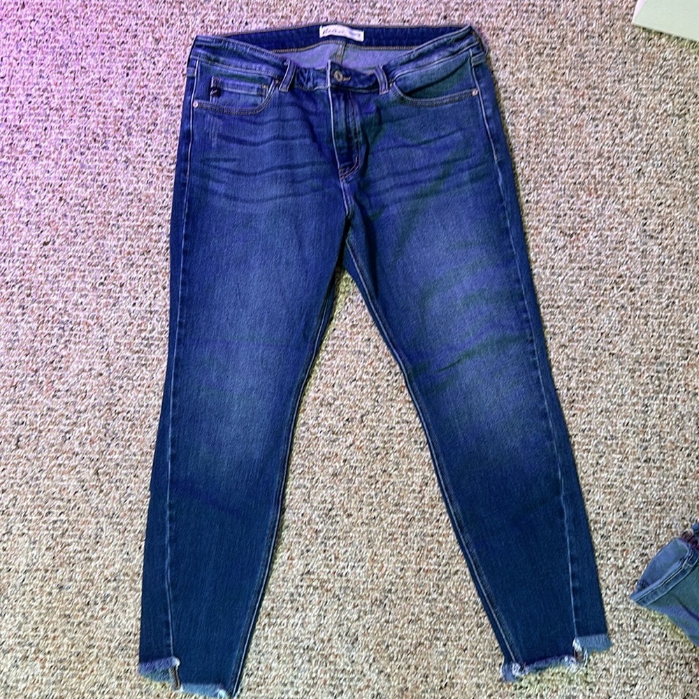 Kan can frayed ankle jeans